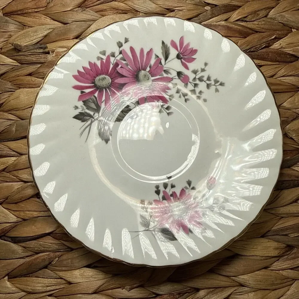 ROYAL Dover Tea Cup & Saucer Floral Pink Daisy Bone China Gold Trim England Vtg